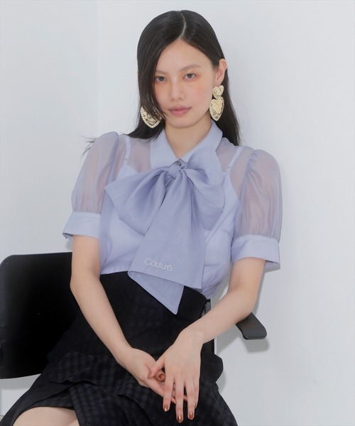 AND COUTURE(アンドクチュール)の「バタフライリボンシアーブラウス(シャツ/ブラウス・レディース・ブラック/オフホワイト/ピンク/ブルー・FREE)」の3枚目の写真