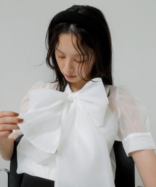 AND COUTURE(アンドクチュール)の「バタフライリボンシアーブラウス(シャツ/ブラウス・レディース・ブラック/オフホワイト/ピンク/ブルー・FREE)」の6枚目の写真
