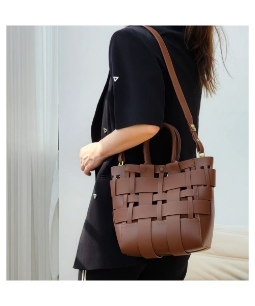 Tomieco(トミエコ)の「LEATHER 編み込みショルダー トート 2wayバッグ(ショルダーバッグ・レディース・グレー系その他/ブラウン系その他/オフホワイト/ダークブラウン/ブラック・FREE)」の4枚目の写真