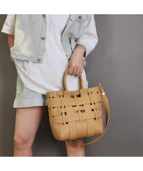 Tomieco(トミエコ)の「LEATHER 編み込みショルダー トート 2wayバッグ(ショルダーバッグ・レディース・グレー系その他/ブラウン系その他/オフホワイト/ダークブラウン/ブラック・FREE)」の5枚目の写真