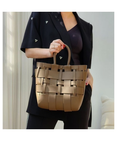 Tomieco(トミエコ)の「LEATHER 編み込みショルダー トート 2wayバッグ(ショルダーバッグ・レディース・グレー系その他/ブラウン系その他/オフホワイト/ダークブラウン/ブラック・FREE)」の12枚目の写真