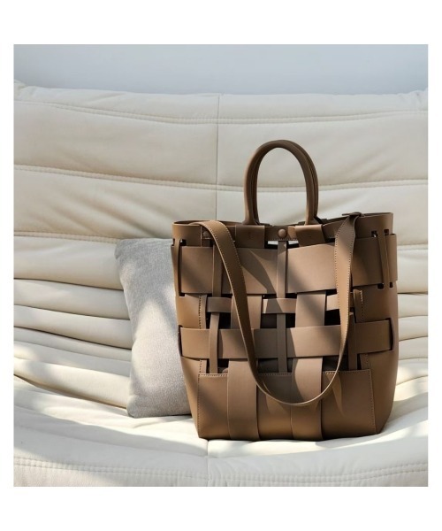 Tomieco(トミエコ)の「LEATHER 編み込みショルダー トート 2wayバッグ(ショルダーバッグ・レディース・グレー系その他/ブラウン系その他/オフホワイト/ダークブラウン/ブラック・FREE)」の14枚目の写真