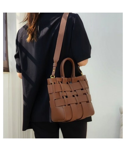 Tomieco(トミエコ)の「LEATHER 編み込みショルダー トート 2wayバッグ(ショルダーバッグ・レディース・グレー系その他/ブラウン系その他/オフホワイト/ダークブラウン/ブラック・FREE)」の6枚目の写真