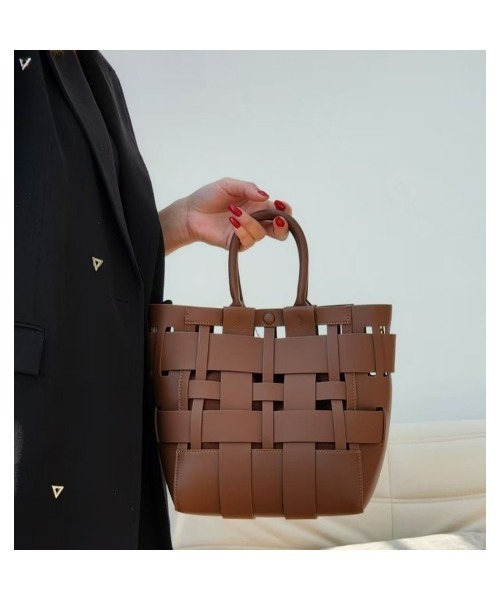Tomieco(トミエコ)の「LEATHER 編み込みショルダー トート 2wayバッグ(ショルダーバッグ・レディース・グレー系その他/ブラウン系その他/オフホワイト/ダークブラウン/ブラック・FREE)」の7枚目の写真