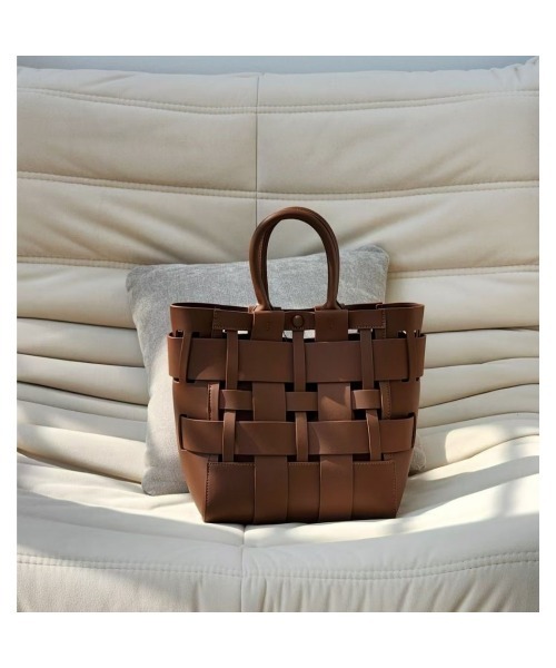 Tomieco(トミエコ)の「LEATHER 編み込みショルダー トート 2wayバッグ(ショルダーバッグ・レディース・グレー系その他/ブラウン系その他/オフホワイト/ダークブラウン/ブラック・FREE)」の9枚目の写真