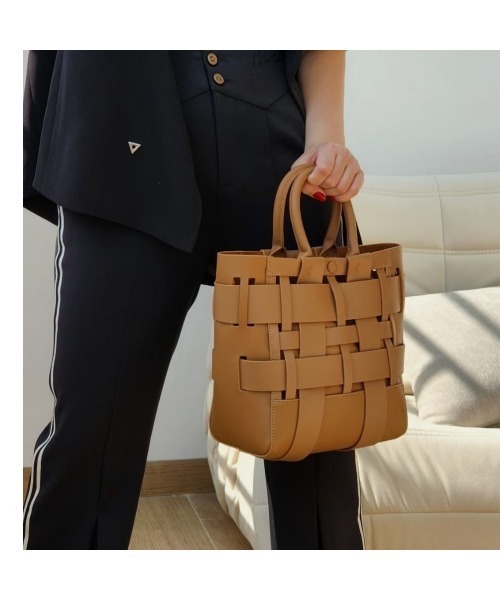 Tomieco(トミエコ)の「LEATHER 編み込みショルダー トート 2wayバッグ(ショルダーバッグ・レディース・グレー系その他/ブラウン系その他/オフホワイト/ダークブラウン/ブラック・FREE)」の15枚目の写真