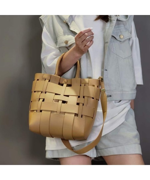 Tomieco(トミエコ)の「LEATHER 編み込みショルダー トート 2wayバッグ(ショルダーバッグ・レディース・グレー系その他/ブラウン系その他/オフホワイト/ダークブラウン/ブラック・FREE)」の17枚目の写真