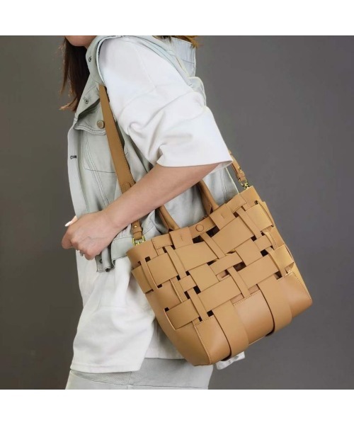 Tomieco(トミエコ)の「LEATHER 編み込みショルダー トート 2wayバッグ(ショルダーバッグ・レディース・グレー系その他/ブラウン系その他/オフホワイト/ダークブラウン/ブラック・FREE)」の18枚目の写真