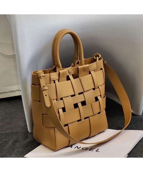 Tomieco(トミエコ)の「LEATHER 編み込みショルダー トート 2wayバッグ(ショルダーバッグ・レディース・グレー系その他/ブラウン系その他/オフホワイト/ダークブラウン/ブラック・FREE)」の19枚目の写真