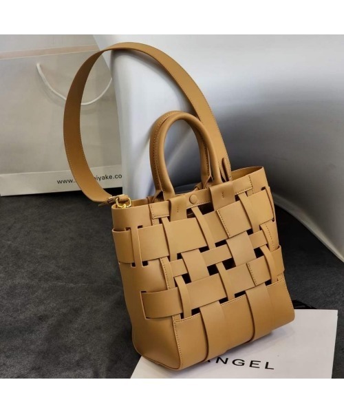 Tomieco(トミエコ)の「LEATHER 編み込みショルダー トート 2wayバッグ(ショルダーバッグ・レディース・グレー系その他/ブラウン系その他/オフホワイト/ダークブラウン/ブラック・FREE)」の21枚目の写真