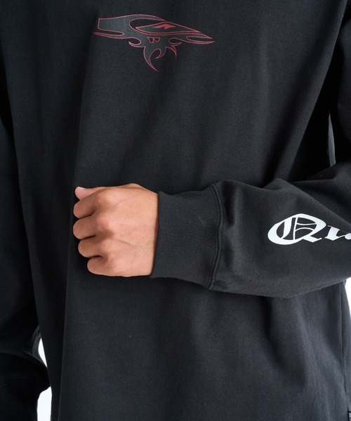 Quiksilver(クイックシルバー)の「TC OLD ENGLISH LT/クイックシルバースリーブロゴプリント長袖ロンT(Tシャツ/カットソー・メンズ・ブラック/ホワイト・MEDIUM/LARGE/X-LARGE)」の3枚目の写真