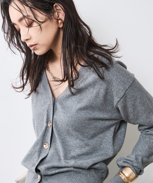 CHIC STYLE（シックスタイル）の「微起毛Vネックニットカーディガン＜大きいサイズ有＞シックスタイル（カーディガン/ボレロ・レディース・ブラック/グレー/ベージュ・M/L/LL/3L/4L/5L）」の3枚目の写真