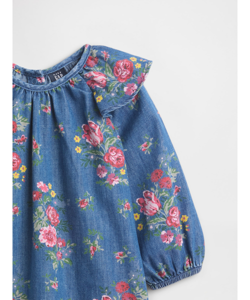 GAP（ギャップ）の「デニム ラッフルフリル ショルダー ワンピース (ベビー)（ワンピース・キッズ・インディゴブルー・60cm/70cm/80ｃｍ/90cm）」の3枚目の写真