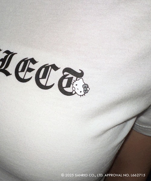 me+em select(ミームセレクト)の「【 HELLO KITTY × me+em select 】ハローキティグランジロゴショートちびTシャツ / Hello Kitty grunge logo short chibi T-shirt 【 セットアップ着用可能 】(Tシャツ/カットソー・レディース・ブラック/ホワイト・FREE)」の3枚目の写真