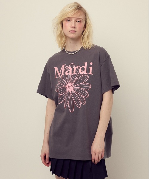 Mardi Mercredi(マルディメクルディ)の「UNISEX TSHIRT FLOWERMARDI / ユニセックス Tシャツ フラワーマルディ(Tシャツ/カットソー・レディース・ネイビー/アイボリー/ブラウン/ブラック×ベージュ/ブラック×グリーン/クリーム/ネイビー系1/チャコール・FREE)」の4枚目の写真