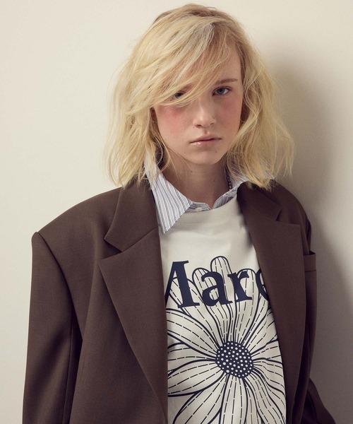 Mardi Mercredi(マルディメクルディ)の「UNISEX TSHIRT FLOWERMARDI / ユニセックス Tシャツ フラワーマルディ(Tシャツ/カットソー・レディース・ネイビー/アイボリー/ブラウン/ブラック×ベージュ/ブラック×グリーン/クリーム/ネイビー系1/チャコール・FREE)」の11枚目の写真