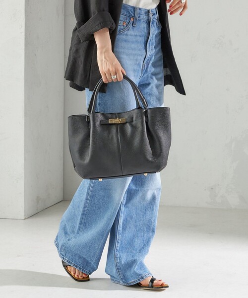 Beau're（ヴュレ）の「BEAURE: ヒネリ 金具付き バッグ（トートバッグ・レディース・ブラック/ブラウン・ONE SIZE）」の20枚目の写真