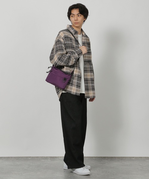 LAKOLE（ラコレ）の「フロントタックデニムパンツ / 592179（デニムパンツ・メンズ・インディゴブルー/ブラック・LARGE/MEDIUM）」の3枚目の写真