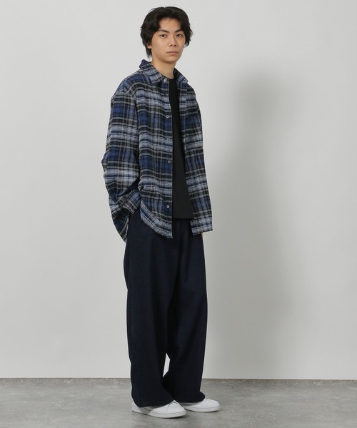 LAKOLE（ラコレ）の「フロントタックデニムパンツ / 592179（デニムパンツ・メンズ・インディゴブルー/ブラック・LARGE/MEDIUM）」の5枚目の写真