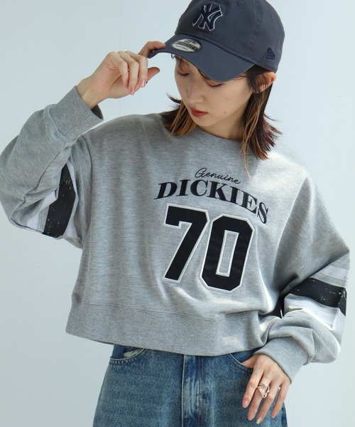 Dickies(ディッキーズ)の「【GENUINE DICKIES/ジェニュインディッキーズ】裏毛 クルーネック ショート丈 スウェット トレーナー(スウェット・レディース・杢グレー/ワインレッド/グリーン・L/M)」の2枚目の写真
