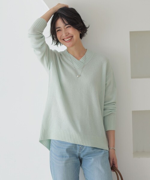 J.PRESS(ジェイプレス)の「YAK BLEND Vネック ニット(ニット/セーター・レディース・ブラウン系/ライトグリーン系/ライトグレー系・T13)」の3枚目の写真