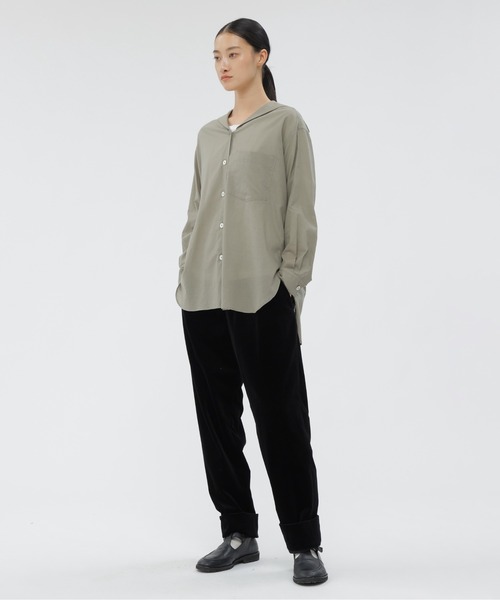 MARGARET HOWELL（マーガレットハウエル）の「SOFT COTTON CASHMERE（シャツ/ブラウス・レディース・セージグリーン/ダークグレー・1/2）」の8枚目の写真