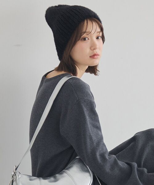 earth music&ecology（アースミュージックアンドエコロジー）の「フェザービーニー（ニットキャップ/ビーニー・レディース・ブラック/アイボリー・F）」の2枚目の写真