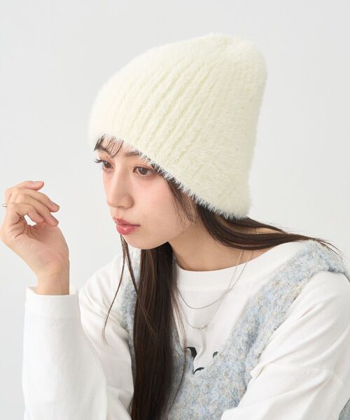 earth music&ecology（アースミュージックアンドエコロジー）の「フェザービーニー（ニットキャップ/ビーニー・レディース・ブラック/アイボリー・F）」の4枚目の写真