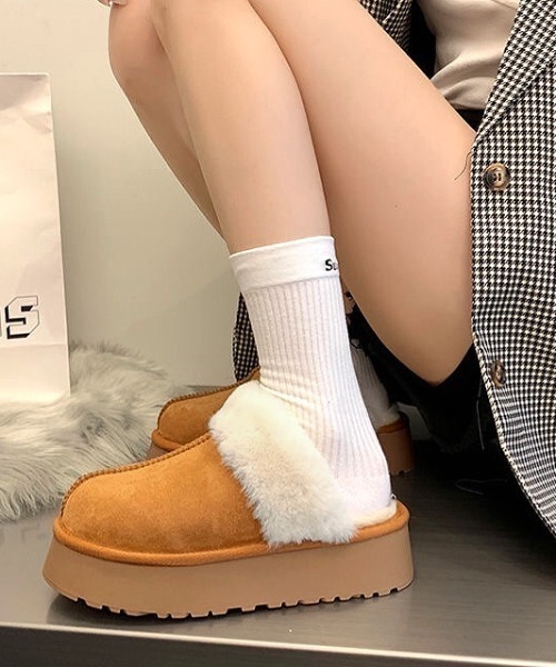 NANEA(ナネア)の「厚底フェイクムートンスリッポン(スリッポン・レディース・ブラック/アイボリー/キャメル・SMALL/MEDIUM/LARGE)」の3枚目の写真