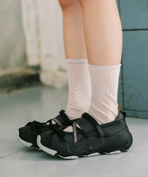 ROCKFISH WEATHERWEAR(ロックフィッシュウェザーウェア)の「PUFFIN RIBBON BANDING SNEAKERS(スニーカー・レディース・ブラウン/ブラック/シルバー/クリーム/シルバー系その他・23.0cm/23.5cm/24.0cm/24.5cm/25.0cm)」の7枚目の写真