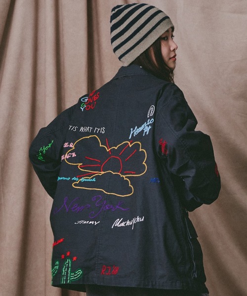 Universal Style Wear（ユニバーサルスタイルウェア）の「Universal Style Wear "ラクガキ" ファティーグシャツ（シャツ/ブラウス・メンズ・ブラック/グレイッシュベージュ/カーキ/スミクロ・MEDIUM/LARGE/X-LARGE）」の2枚目の写真