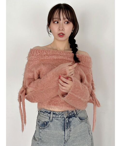 dazzlin（ダズリン）の「ルミナスカラーオフショルニット（ニット/セーター・レディース・ピンク/イエロー/オフホワイト/チャコールグレー/ブルー・FREE）」の5枚目の写真