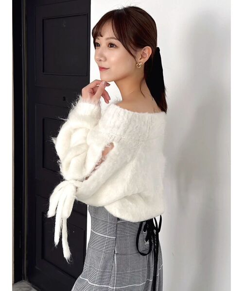 dazzlin（ダズリン）の「ルミナスカラーオフショルニット（ニット/セーター・レディース・ピンク/イエロー/オフホワイト/チャコールグレー/ブルー・FREE）」の12枚目の写真