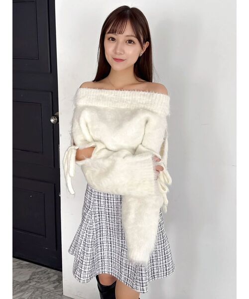 dazzlin（ダズリン）の「ルミナスカラーオフショルニット（ニット/セーター・レディース・ピンク/イエロー/オフホワイト/チャコールグレー/ブルー・FREE）」の17枚目の写真