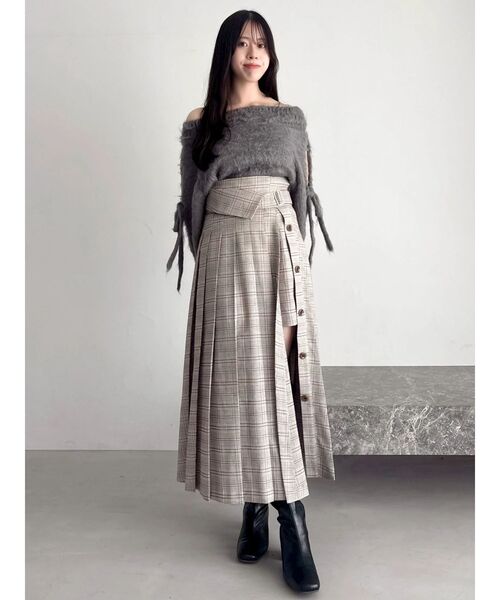 dazzlin（ダズリン）の「ルミナスカラーオフショルニット（ニット/セーター・レディース・ピンク/イエロー/オフホワイト/チャコールグレー/ブルー・FREE）」の22枚目の写真