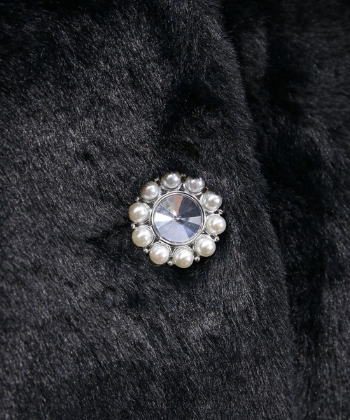 clear（クリア）の「ビジューボタンフェイクファーショートコート[着回し力抜群 ガーリー]≪AW新作≫（ブルゾン・レディース・ライトグレー/ブラック/オフホワイト・F）」の9枚目の写真