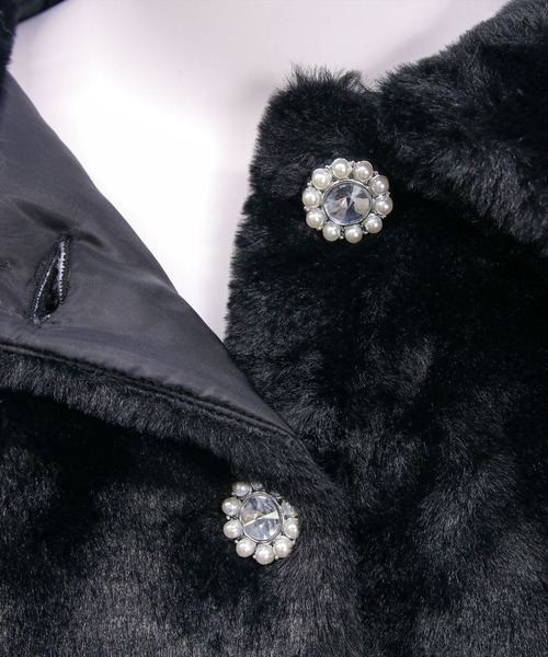 clear（クリア）の「ビジューボタンフェイクファーショートコート[着回し力抜群 ガーリー]≪AW新作≫（ブルゾン・レディース・ライトグレー/ブラック/オフホワイト・F）」の13枚目の写真