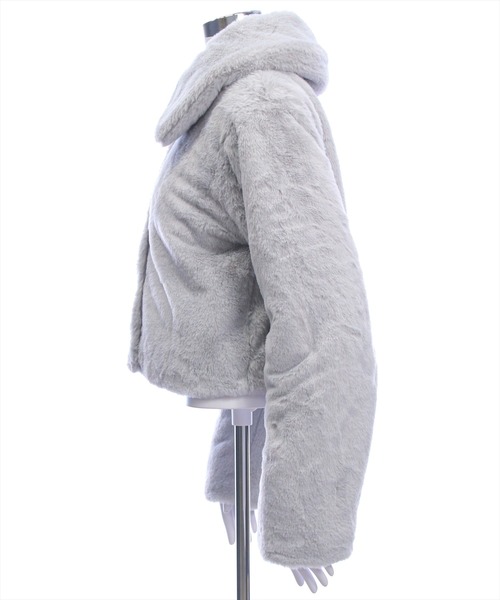 clear（クリア）の「ビジューボタンフェイクファーショートコート[着回し力抜群 ガーリー]≪AW新作≫（ブルゾン・レディース・ライトグレー/ブラック/オフホワイト・F）」の16枚目の写真