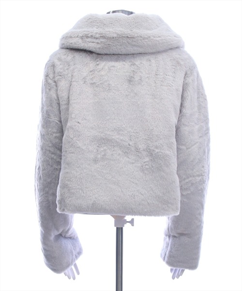 clear（クリア）の「ビジューボタンフェイクファーショートコート[着回し力抜群 ガーリー]≪AW新作≫（ブルゾン・レディース・ライトグレー/ブラック/オフホワイト・F）」の18枚目の写真