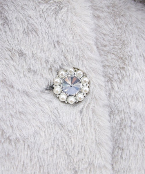 clear（クリア）の「ビジューボタンフェイクファーショートコート[着回し力抜群 ガーリー]≪AW新作≫（ブルゾン・レディース・ライトグレー/ブラック/オフホワイト・F）」の10枚目の写真