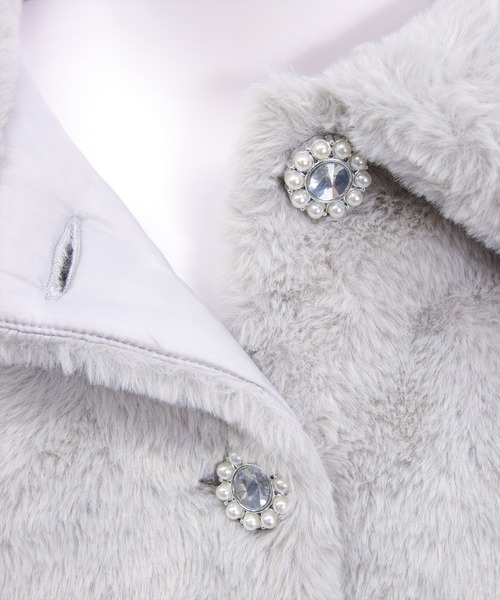 clear（クリア）の「ビジューボタンフェイクファーショートコート[着回し力抜群 ガーリー]≪AW新作≫（ブルゾン・レディース・ライトグレー/ブラック/オフホワイト・F）」の14枚目の写真