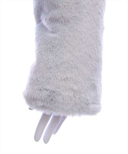 clear（クリア）の「ビジューボタンフェイクファーショートコート[着回し力抜群 ガーリー]≪AW新作≫（ブルゾン・レディース・ライトグレー/ブラック/オフホワイト・F）」の21枚目の写真