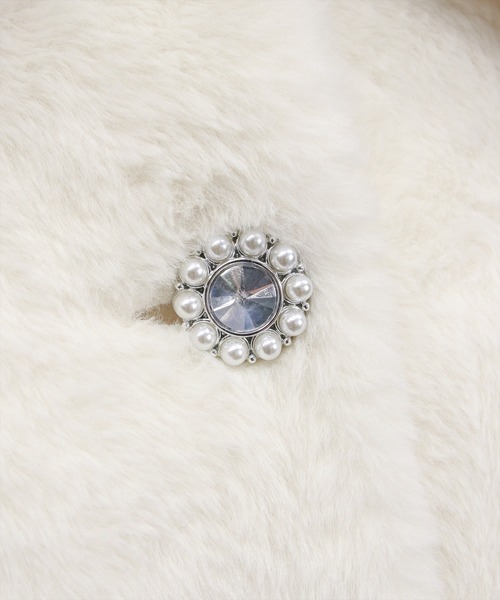 clear（クリア）の「ビジューボタンフェイクファーショートコート[着回し力抜群 ガーリー]≪AW新作≫（ブルゾン・レディース・ライトグレー/ブラック/オフホワイト・F）」の11枚目の写真