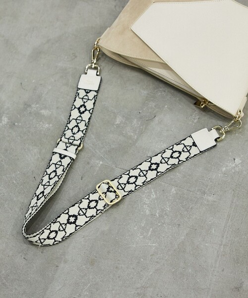 LOWELL things（ロウェル　シングス）の「【単品】テープショルダー/オリジナル柄（ゴールド金具）（ショルダーバッグ・レディース・ネイビー/アイボリー・フリー）」の14枚目の写真