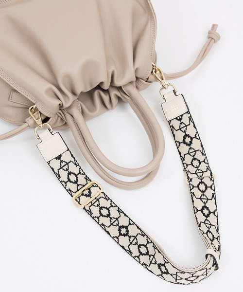LOWELL things（ロウェル　シングス）の「【単品】テープショルダー/オリジナル柄（ゴールド金具）（ショルダーバッグ・レディース・ネイビー/アイボリー・フリー）」の4枚目の写真