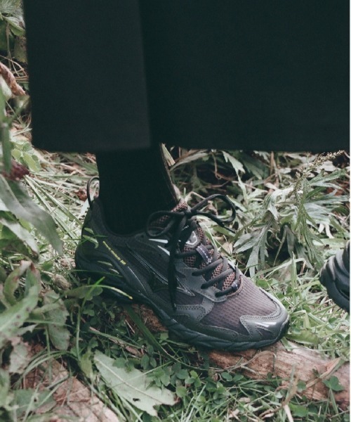 MIZUNO(ミズノ )の「【emmi|MIZUNO】WAVE RIDER 10(スニーカー・レディース・ブラック・23/23.5/24/24.5/25/25.5/26/26.5/27/27.5)」の1枚目の写真