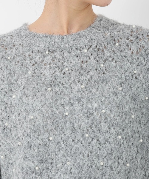 UNIVERVAL MUSE（ユニバーバル ミューズ）の「バルキースフレ_レース編パールニット（ニット/セーター・レディース・ピンク/グレー/オフホワイト・2）」の7枚目の写真
