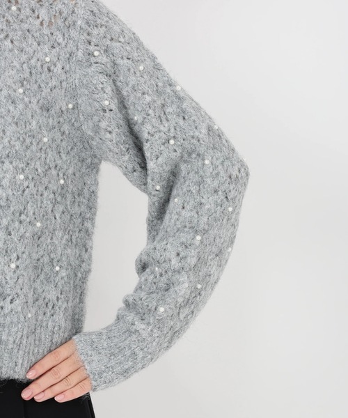 UNIVERVAL MUSE（ユニバーバル ミューズ）の「バルキースフレ_レース編パールニット（ニット/セーター・レディース・ピンク/グレー/オフホワイト・2）」の9枚目の写真
