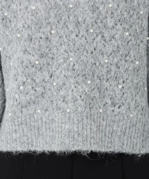 UNIVERVAL MUSE（ユニバーバル ミューズ）の「バルキースフレ_レース編パールニット（ニット/セーター・レディース・ピンク/グレー/オフホワイト・2）」の10枚目の写真