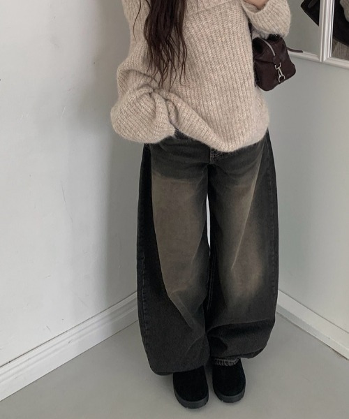 anyonemore(エニワンモア)の「ビンテージウォッシングバルーンワイドデニムパンツ(デニムパンツ・レディース・ブラック/ブルー・SMALL/MEDIUM/LARGE)」の1枚目の写真